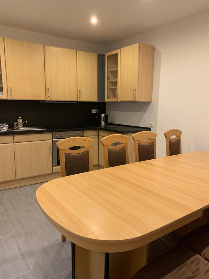 ברונה Monteurzimmer Oberlistingen Zweibettzimmer Mit 2 Baedern מראה חיצוני תמונה