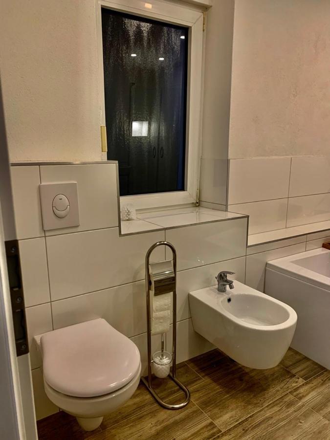 ברונה Monteurzimmer Oberlistingen Zweibettzimmer Mit 2 Baedern מראה חיצוני תמונה