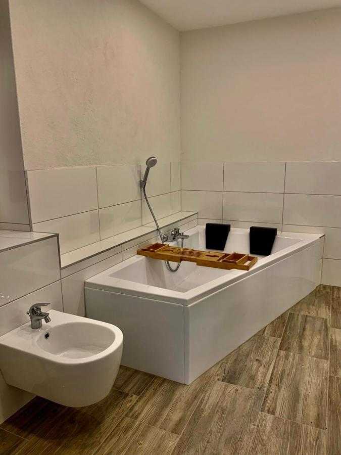 ברונה Monteurzimmer Oberlistingen Zweibettzimmer Mit 2 Baedern מראה חיצוני תמונה