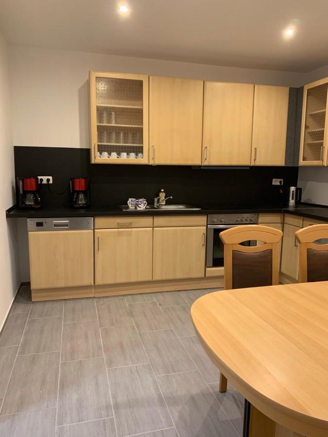 ברונה Monteurzimmer Oberlistingen Zweibettzimmer Mit 2 Baedern מראה חיצוני תמונה