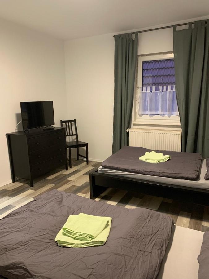 ברונה Monteurzimmer Oberlistingen Zweibettzimmer Mit 2 Baedern מראה חיצוני תמונה